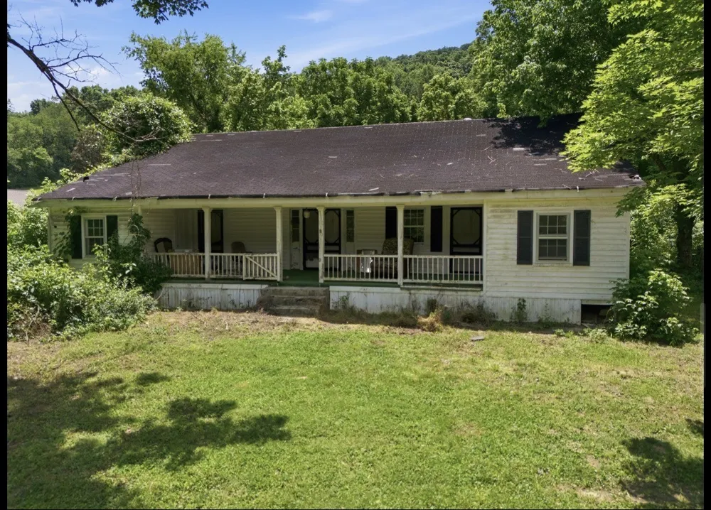 17 Dog Branch Rd S Pleasant Shade, TN 37145