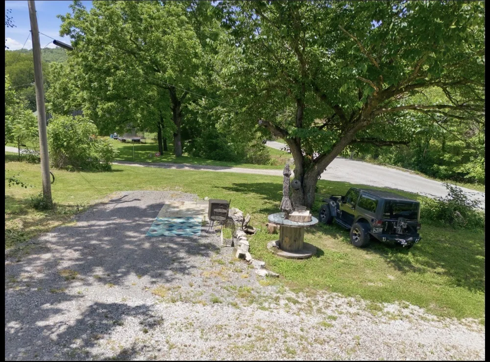 17 Dog Branch Rd S Pleasant Shade, TN 37145