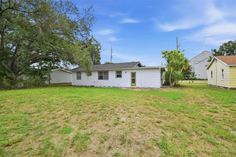 2817 HAWTHORNE STREET Sarasota, FL 34239