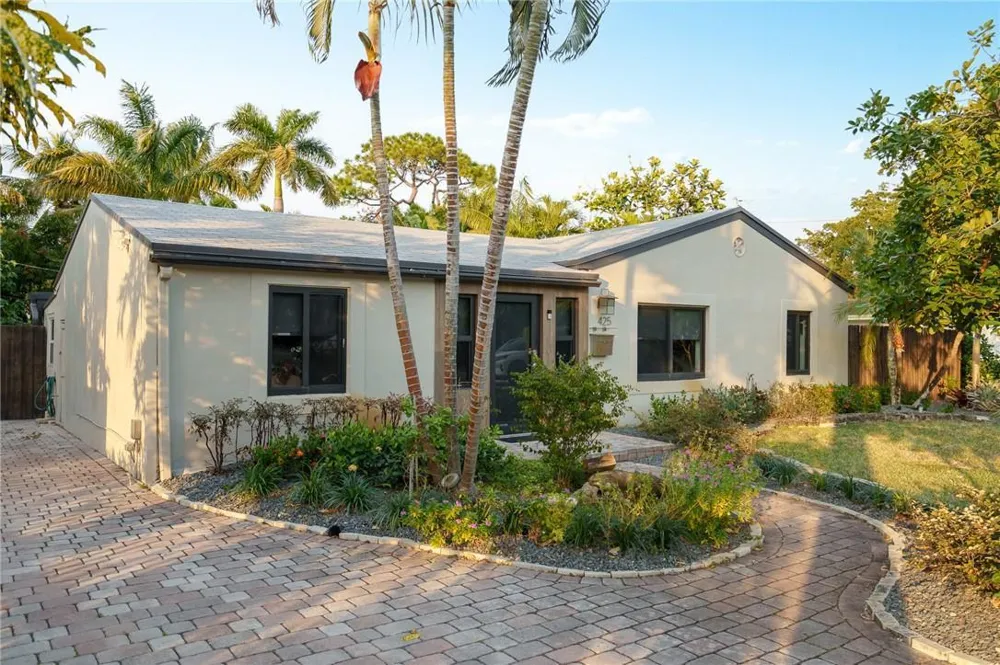 425 NE 25th Street Wilton Manors, FL 33305