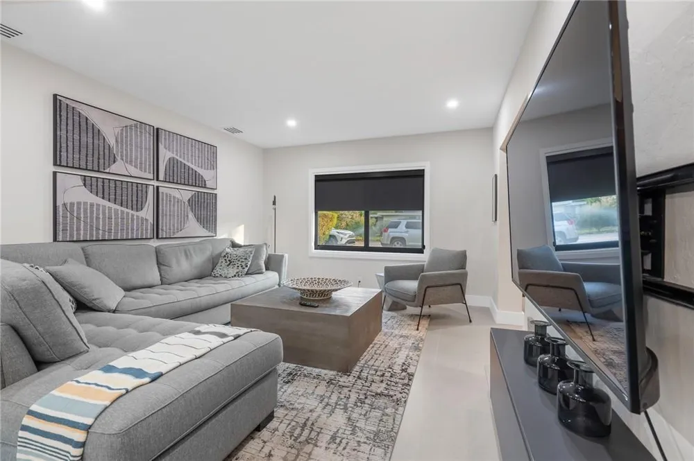 425 NE 25th Street Wilton Manors, FL 33305