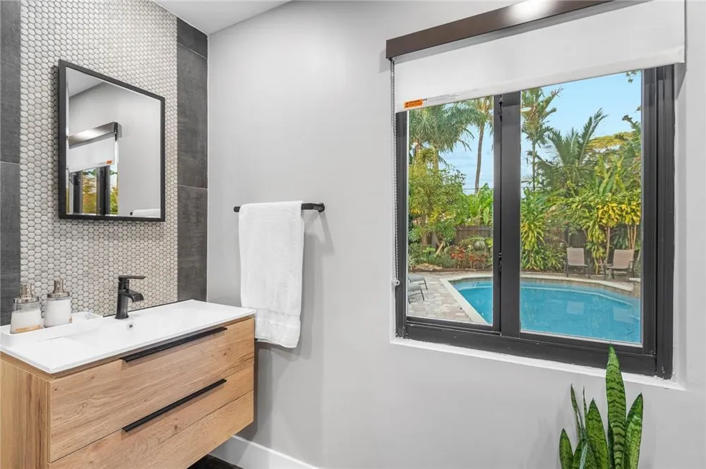 425 NE 25th Street Wilton Manors, FL 33305
