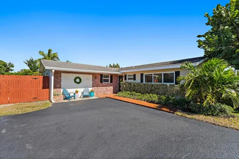 1401 Lake Court