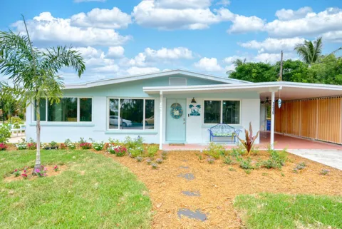 1315 NE Flora Place