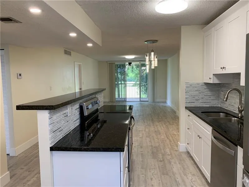 250 Jacaranda Drive #203 Plantation, FL 33324