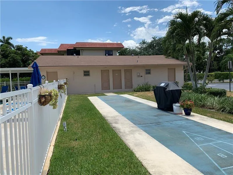 250 Jacaranda Drive #203 Plantation, FL 33324