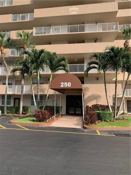 250 Jacaranda Drive #203 Plantation, FL 33324