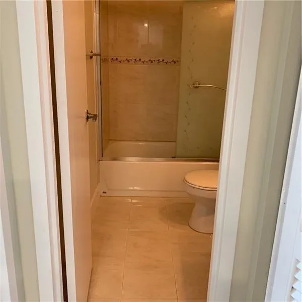 250 Jacaranda Drive #203 Plantation, FL 33324