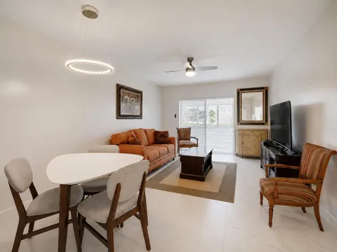 1115 Lake Terrace #208