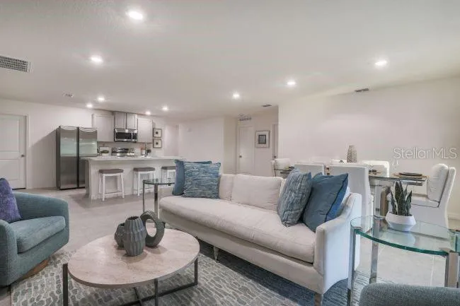276 LUIS LANE Debary, FL 32713