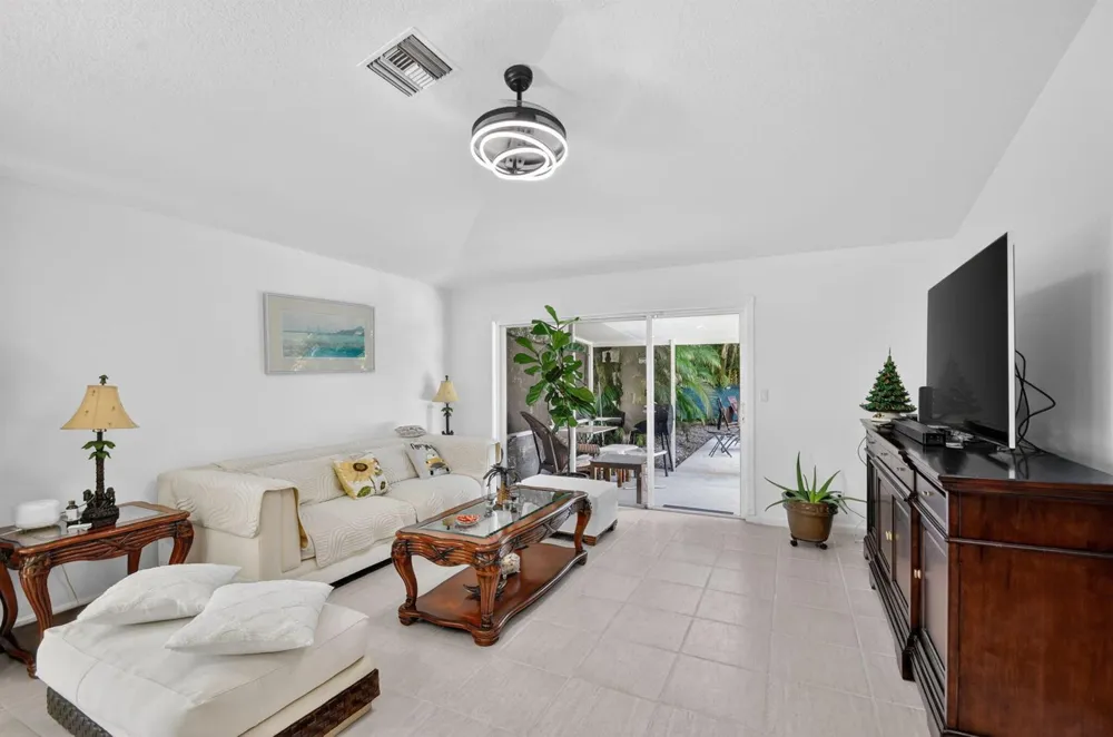 1084 Aspri Way Riviera Beach, FL 33418