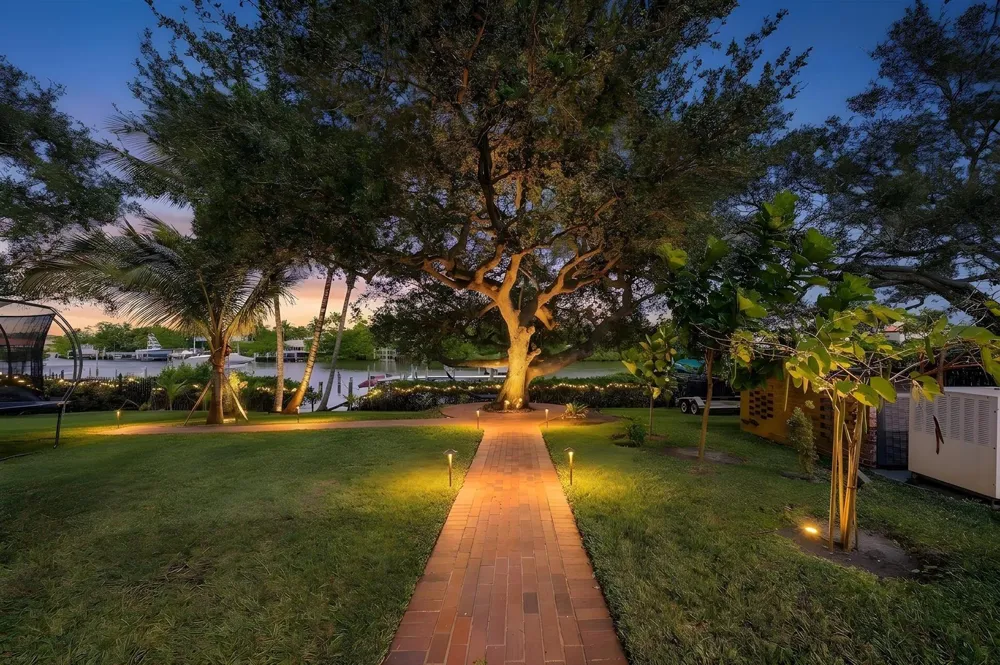 19153 SE Jupiter River Drive Jupiter, FL 33458