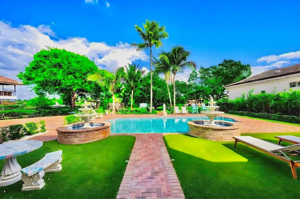 19153 SE Jupiter River Drive Jupiter, FL 33458
