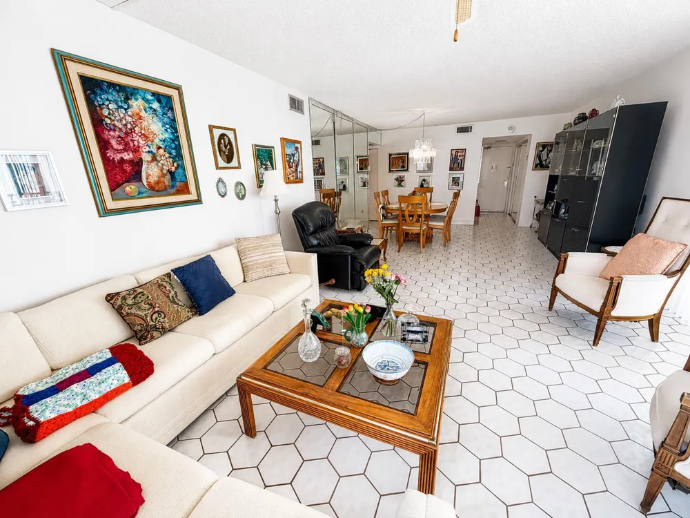 20301 W Country Club Drive #329 Aventura, FL 33180