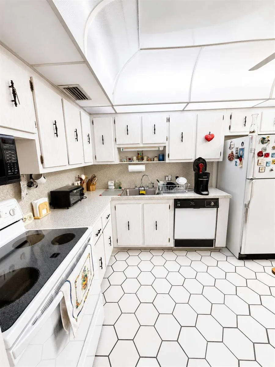 20301 W Country Club Drive #329 Aventura, FL 33180