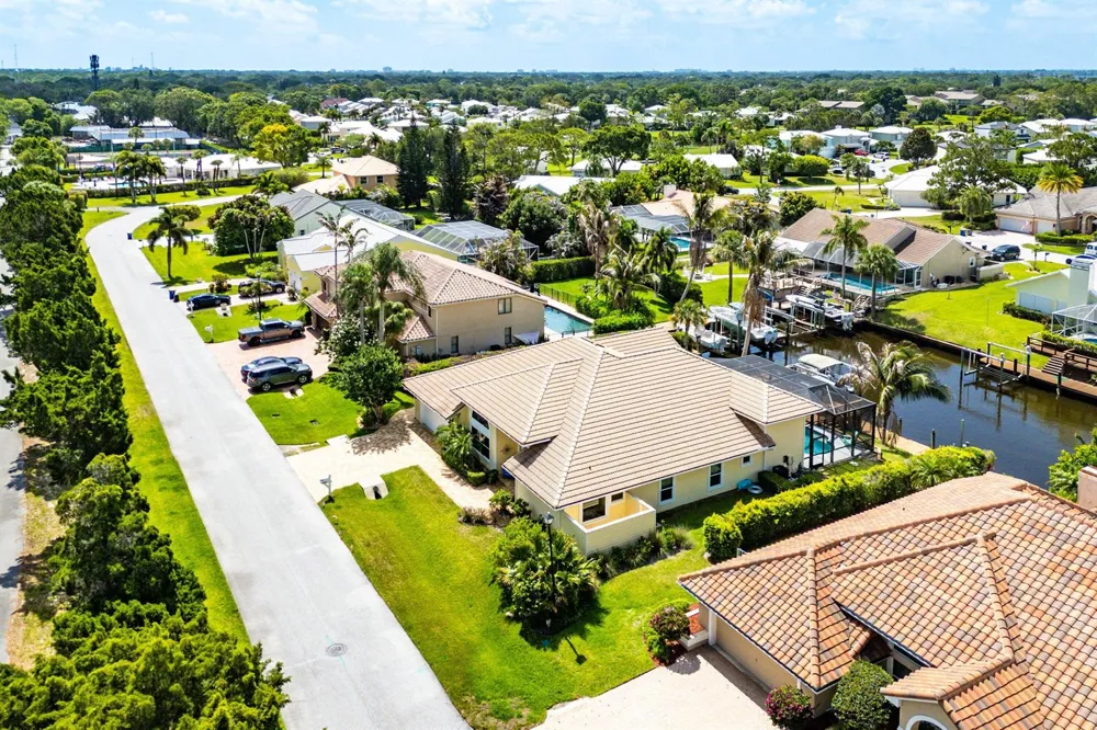 8926 SE North Passage Way Jupiter, FL 33469