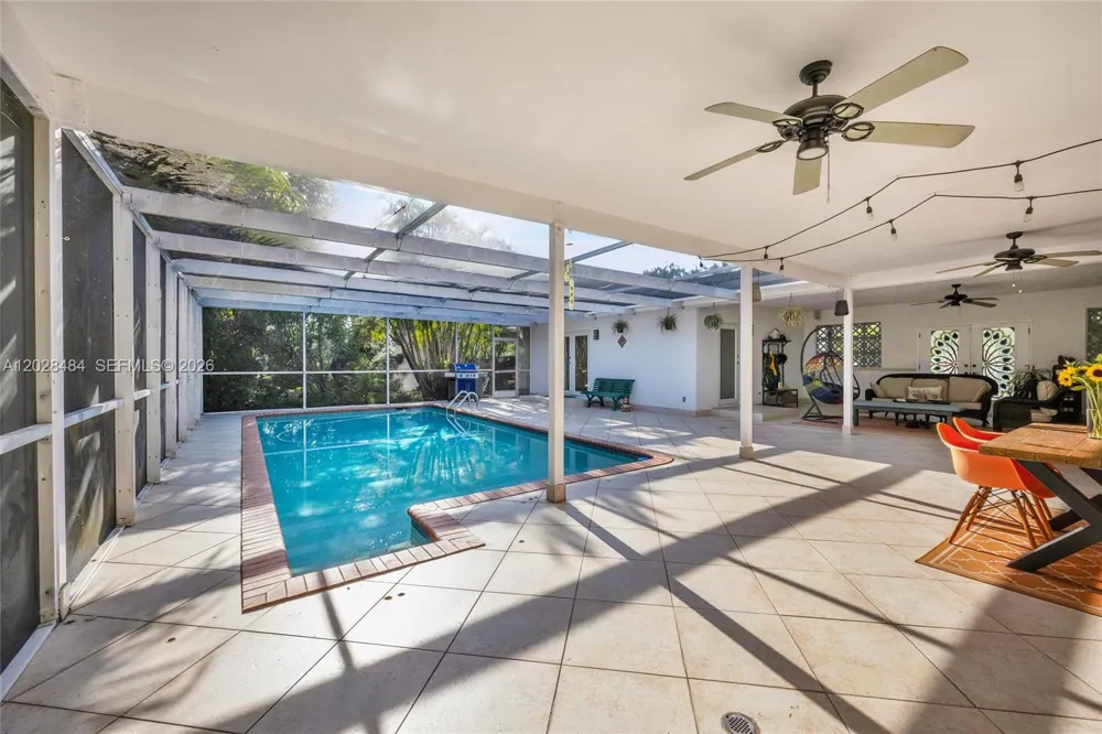 6970 SW 124th St Pinecrest, FL 33156
