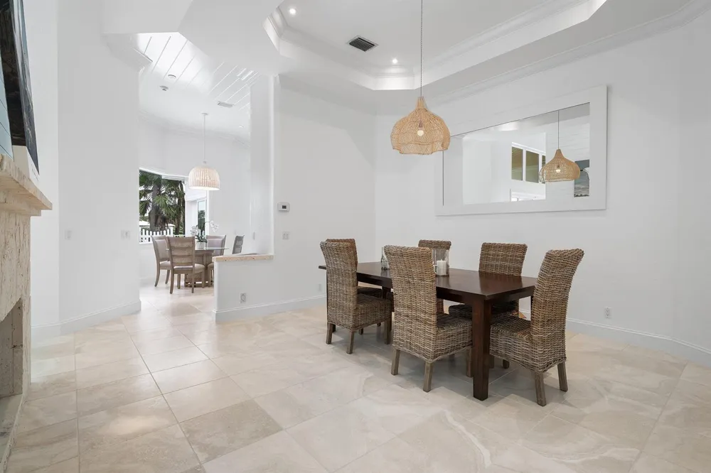 2925 SE Dune Drive Hutchinson Island, FL 34996