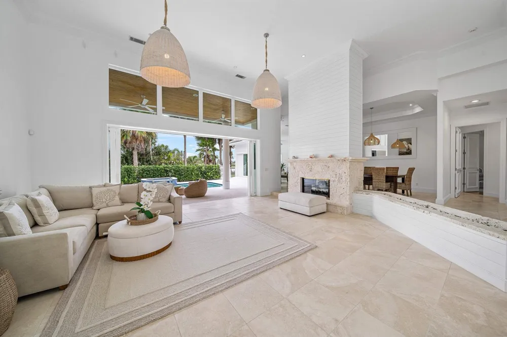 2925 SE Dune Drive Hutchinson Island, FL 34996