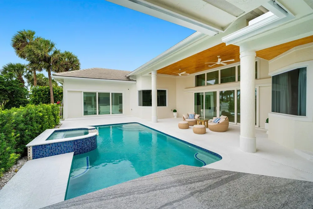 2925 SE Dune Drive Hutchinson Island, FL 34996