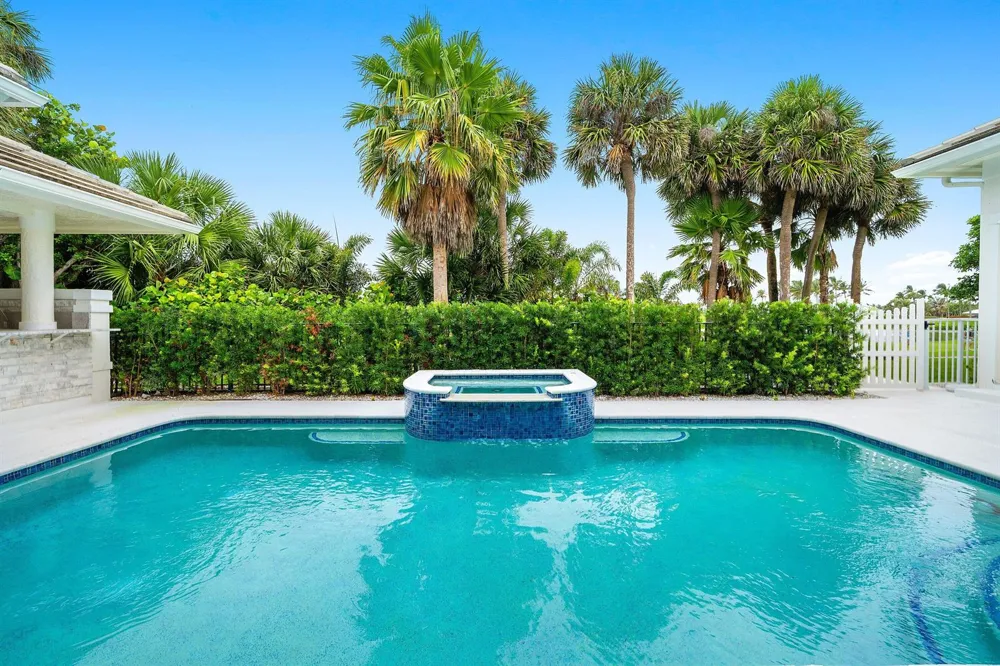 2925 SE Dune Drive Hutchinson Island, FL 34996