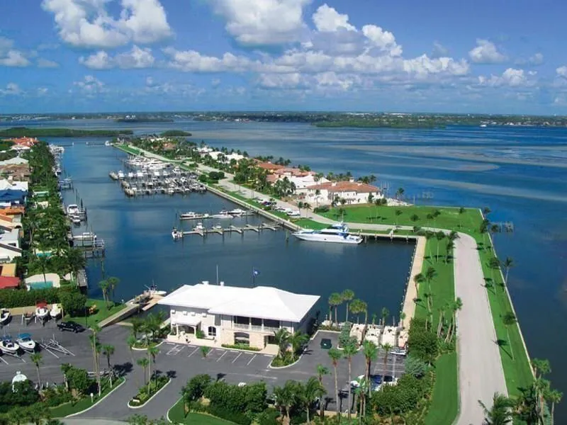 2925 SE Dune Drive Hutchinson Island, FL 34996