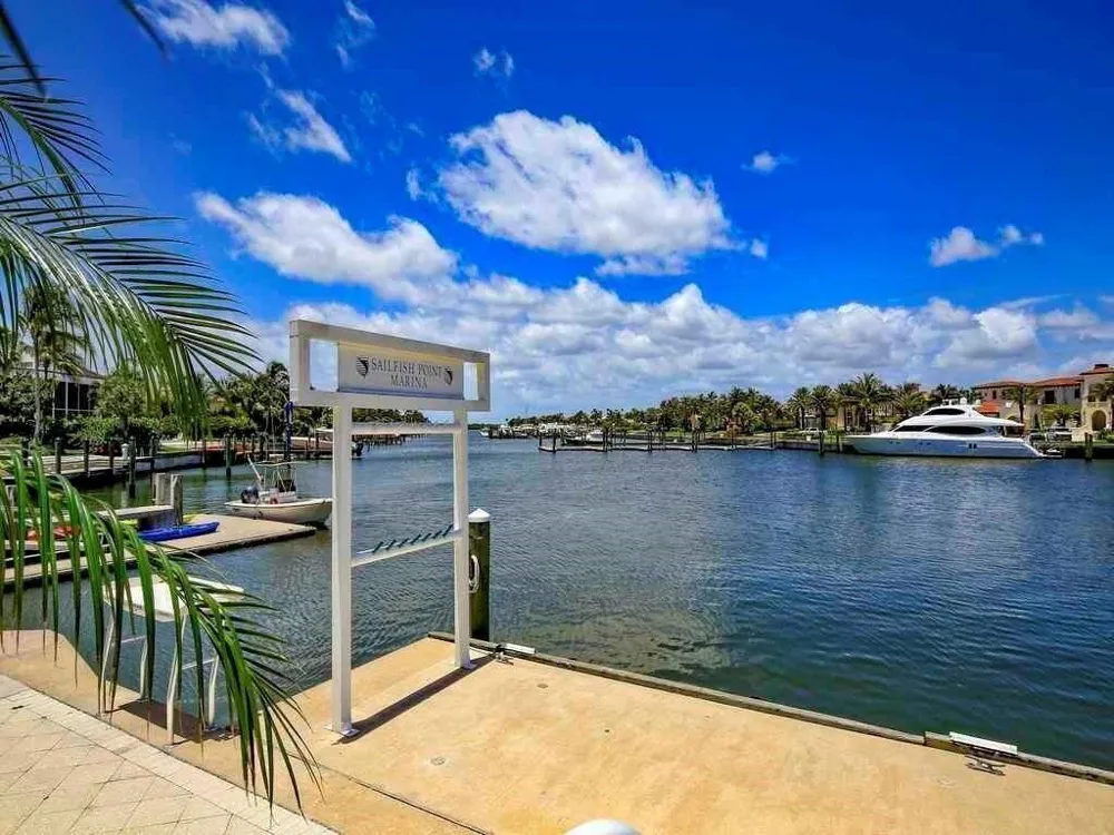 2925 SE Dune Drive Hutchinson Island, FL 34996