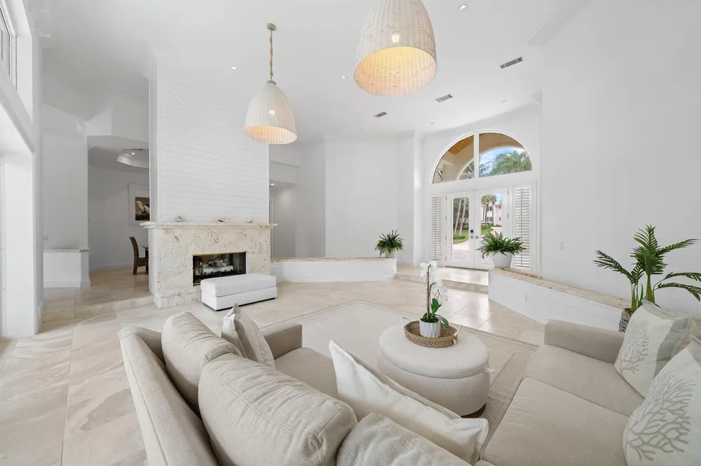 2925 SE Dune Drive Hutchinson Island, FL 34996