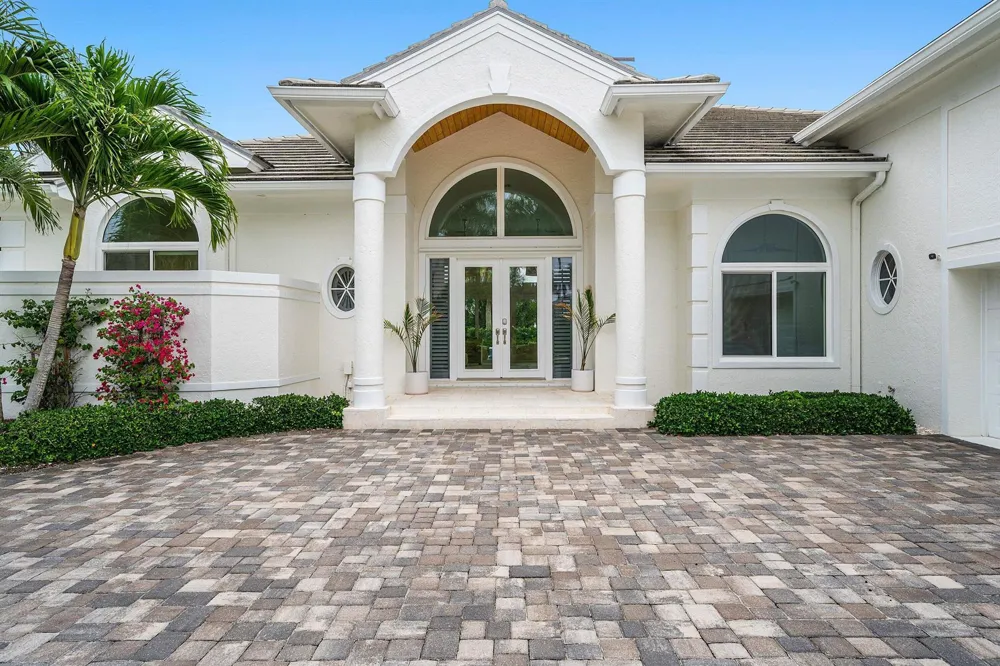 2925 SE Dune Drive Hutchinson Island, FL 34996