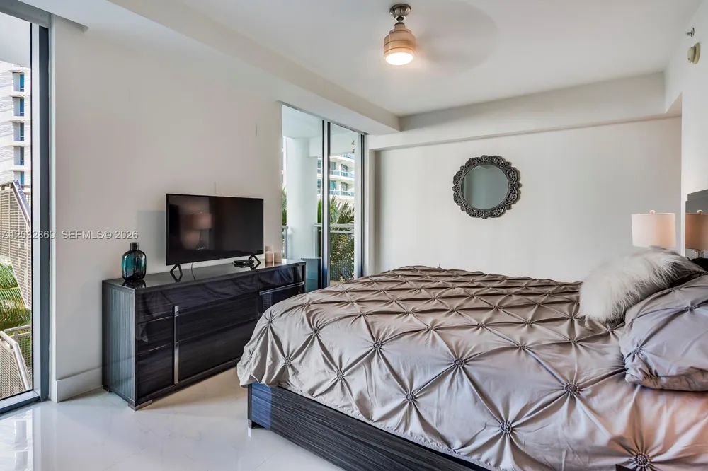 6000 Collins Ave #346 Miami Beach, FL 33140