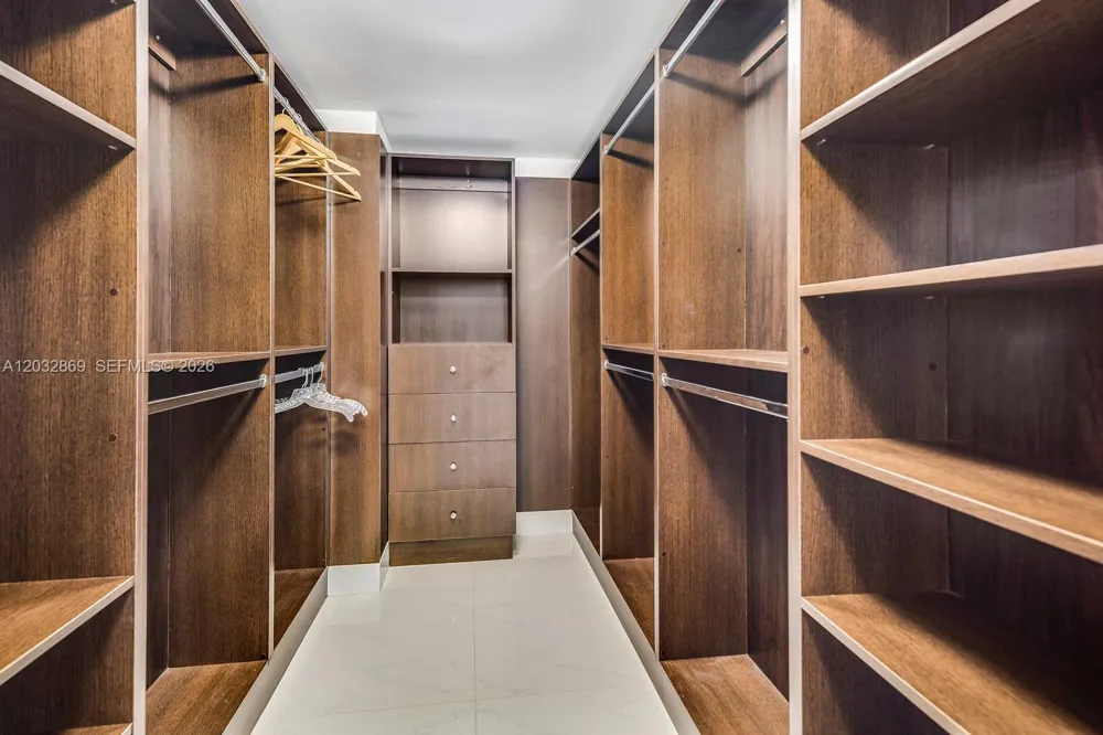 6000 Collins Ave #346 Miami Beach, FL 33140