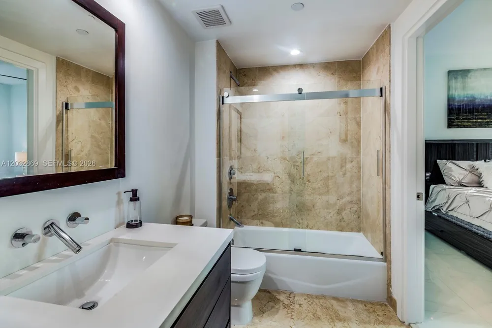 6000 Collins Ave #346 Miami Beach, FL 33140