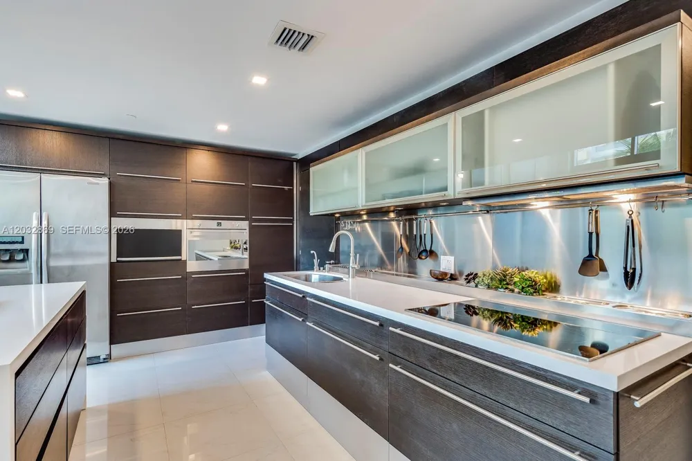 6000 Collins Ave #346 Miami Beach, FL 33140