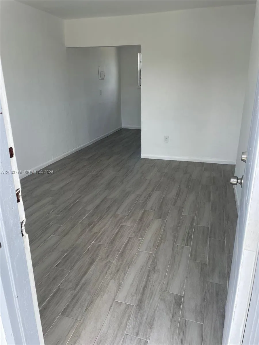 1261 NW 59th St #14 Miami, FL 33142