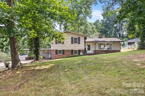 912 Parkwood Road