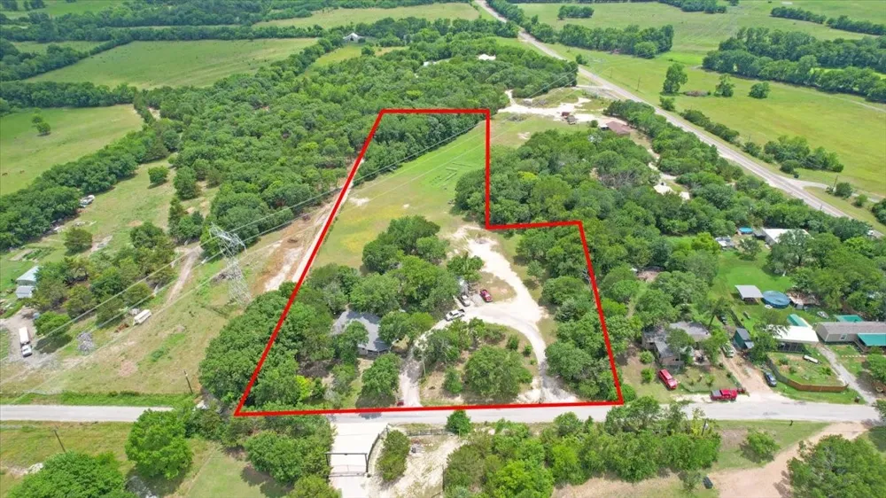 1250 Garrett Road Whitewright, TX 75491