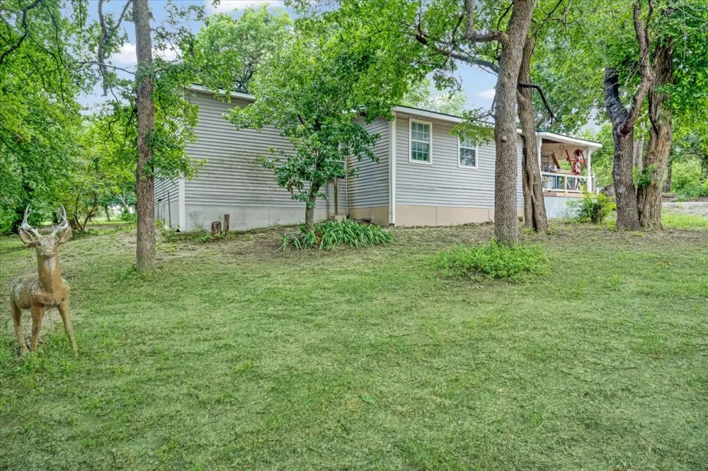 1250 Garrett Road Whitewright, TX 75491