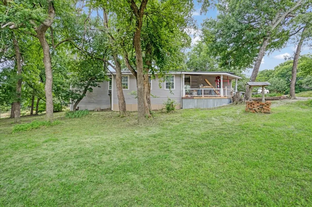 1250 Garrett Road Whitewright, TX 75491