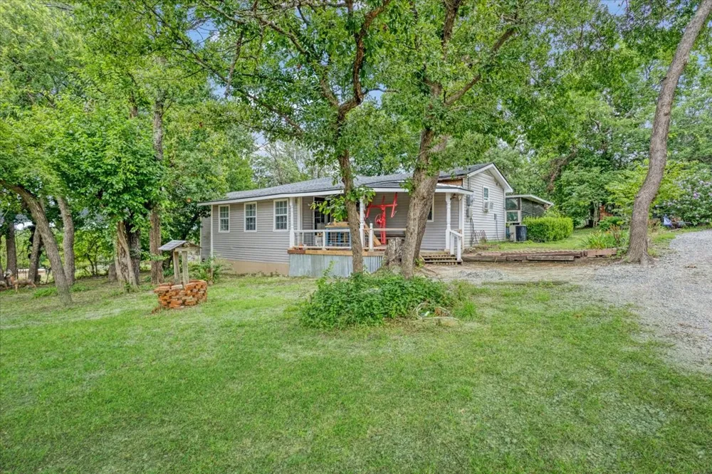 1250 Garrett Road Whitewright, TX 75491
