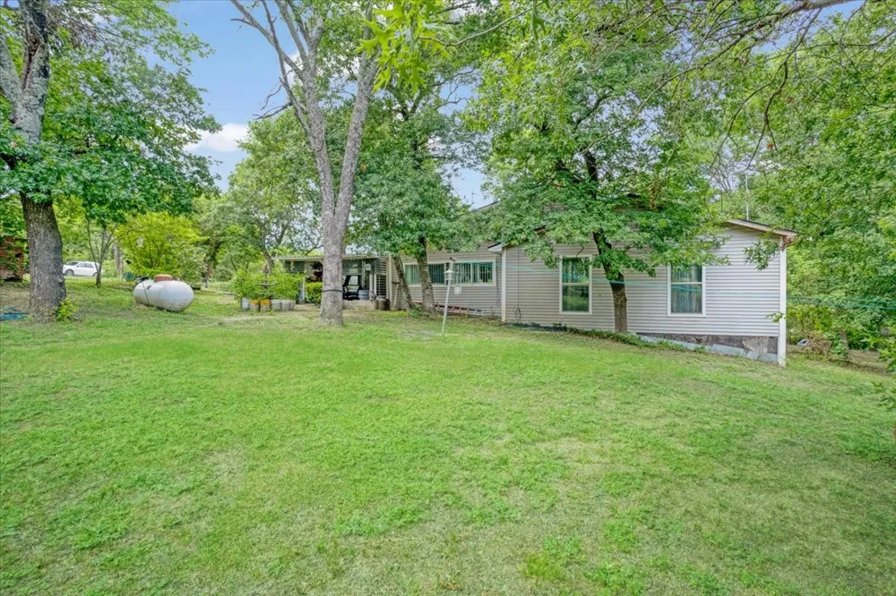 1250 Garrett Road Whitewright, TX 75491