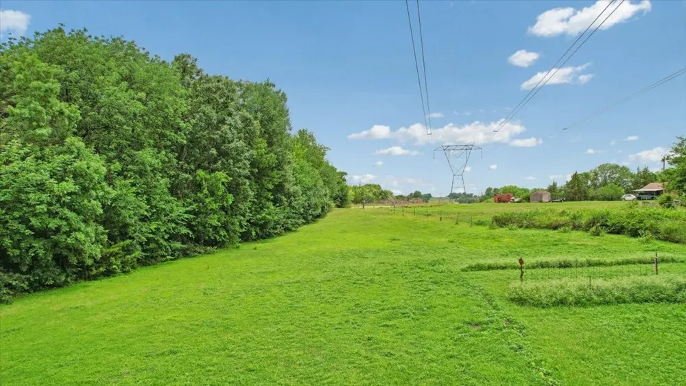 1250 Garrett Road Whitewright, TX 75491