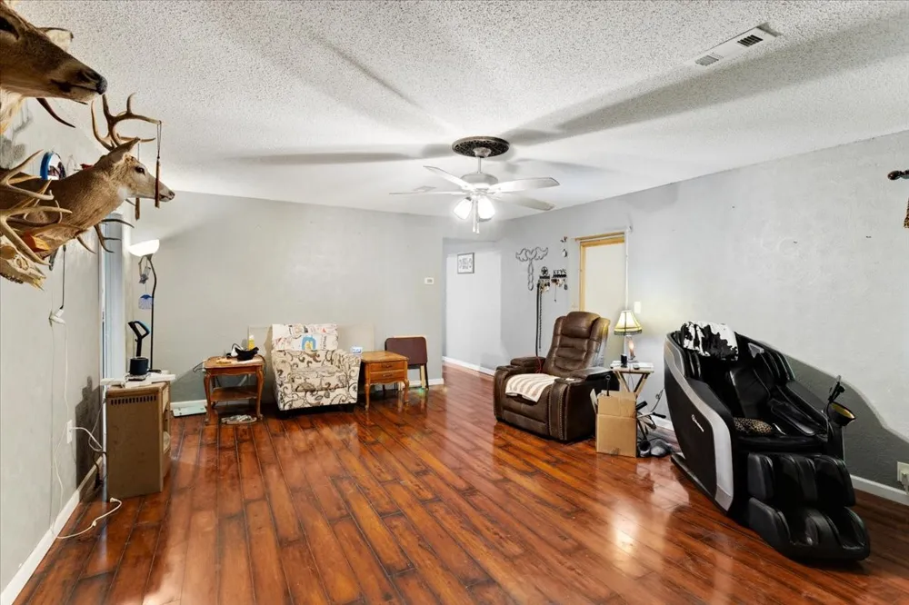 1250 Garrett Road Whitewright, TX 75491