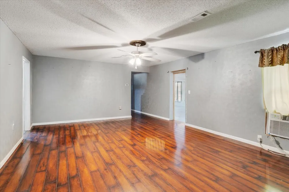 1250 Garrett Road Whitewright, TX 75491