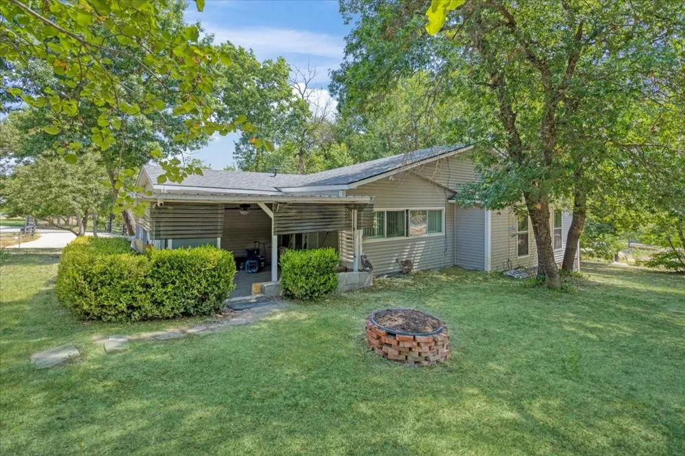 1250 Garrett Road Whitewright, TX 75491