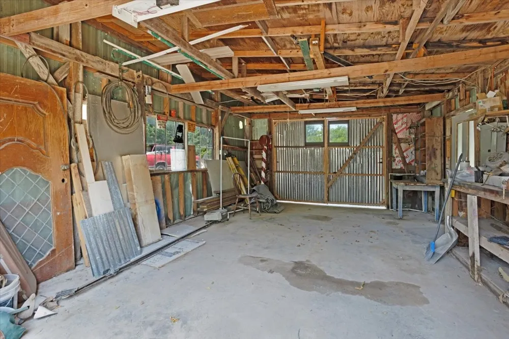1250 Garrett Road Whitewright, TX 75491