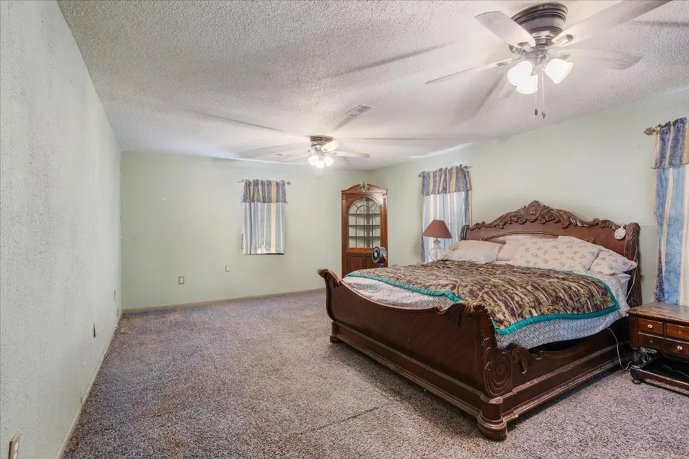 1250 Garrett Road Whitewright, TX 75491