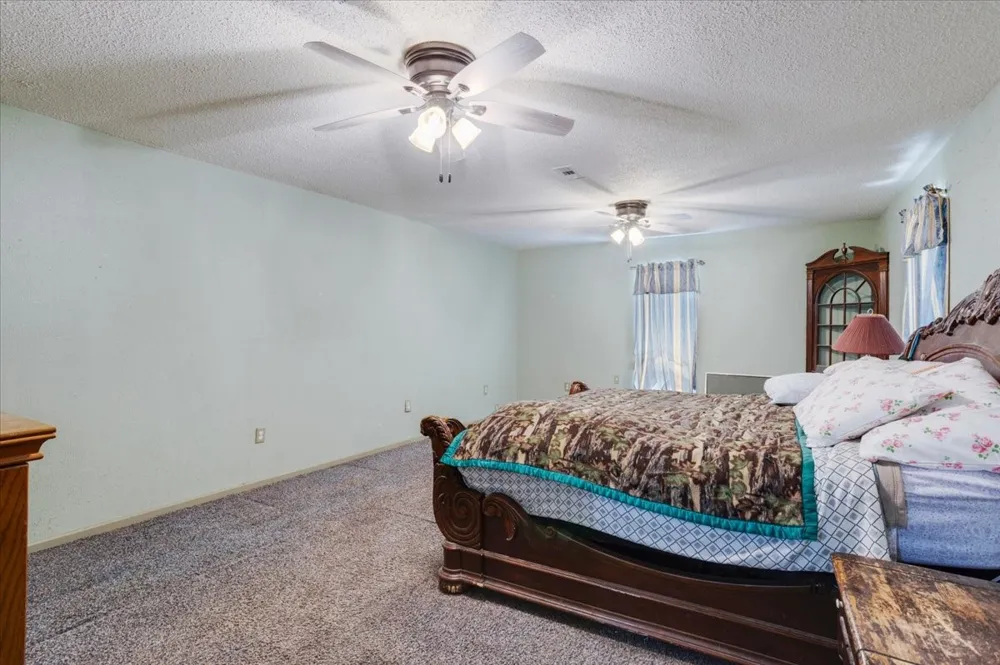 1250 Garrett Road Whitewright, TX 75491