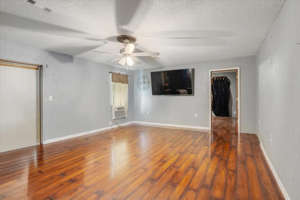 1250 Garrett Road Whitewright, TX 75491