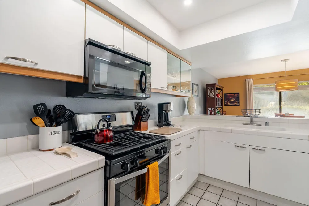 35200 Cathedral Canyon Drive #B10 Cathedral City, CA 92234