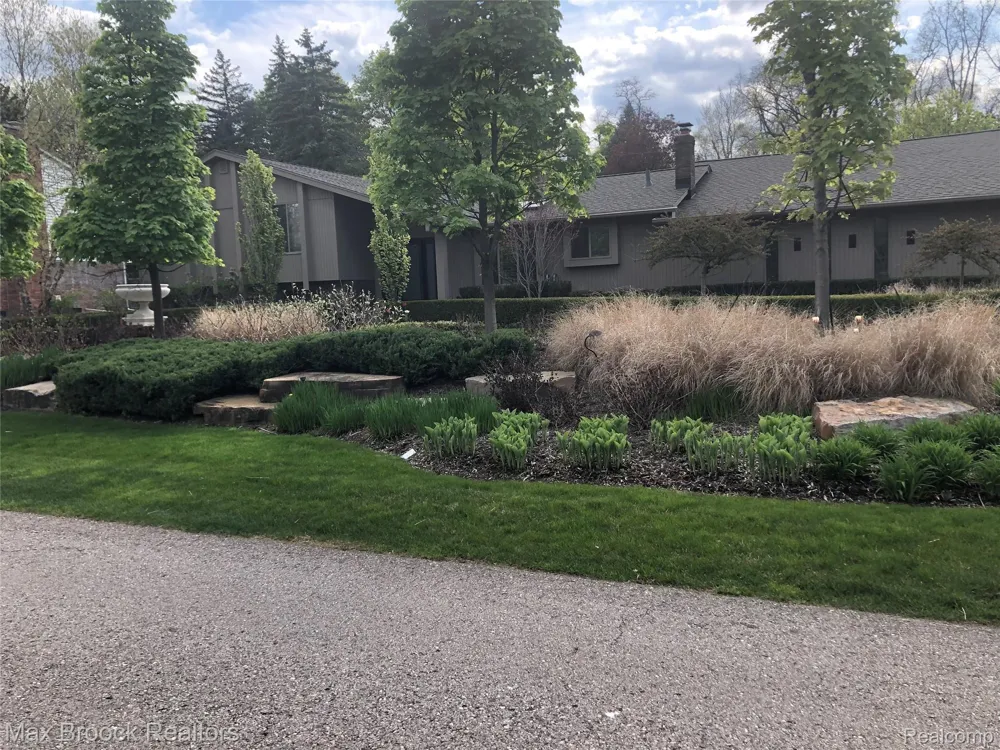 2880 BIRCHENA West Bloomfield Charter Township, MI 48324